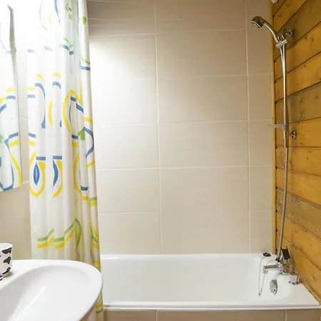 Pour 4 Pers Avec Balcon Exposé Sud, Parking Couvert, Wifi, Proche Télésiège Et Navettes - Fr-1-676-16 Appartamento *